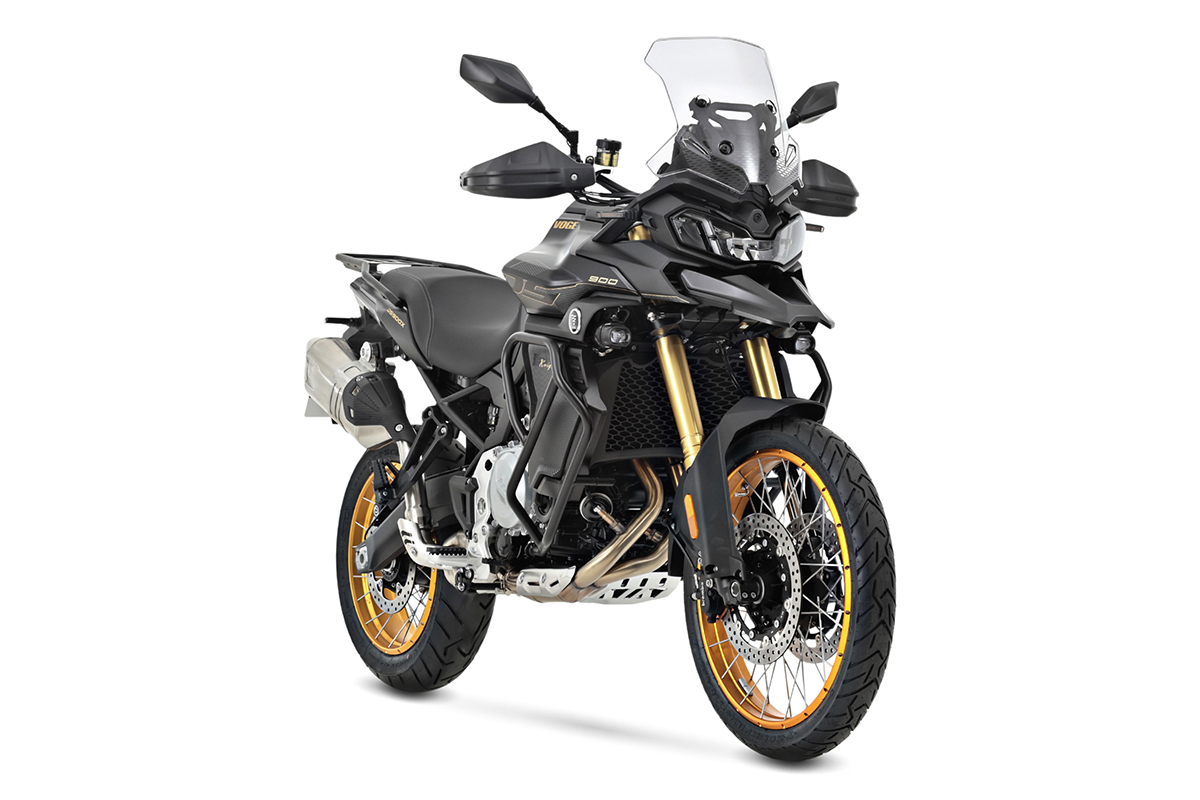 Voge-900-DSX-black3